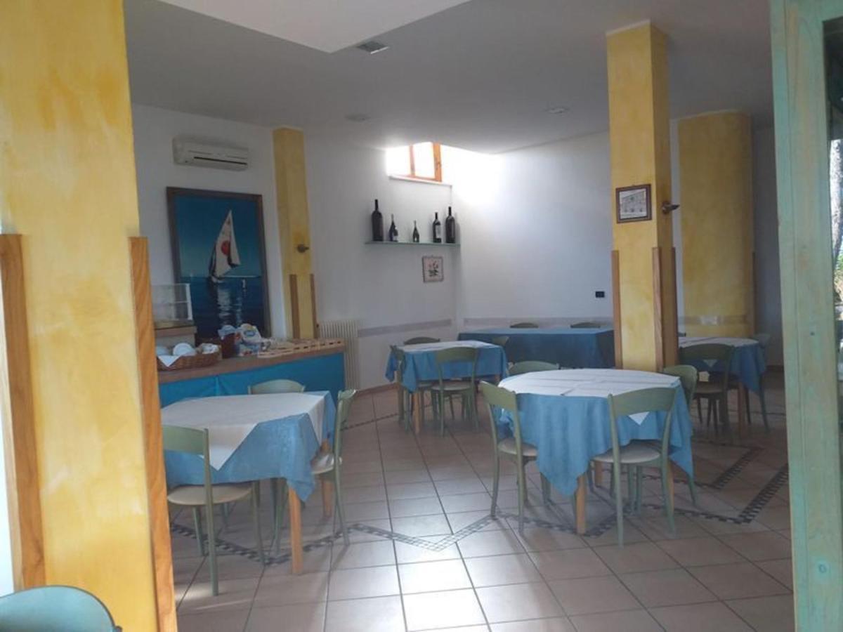 Room In Bb - Spacious Double Room Beside The Sea Pineto Dış mekan fotoğraf