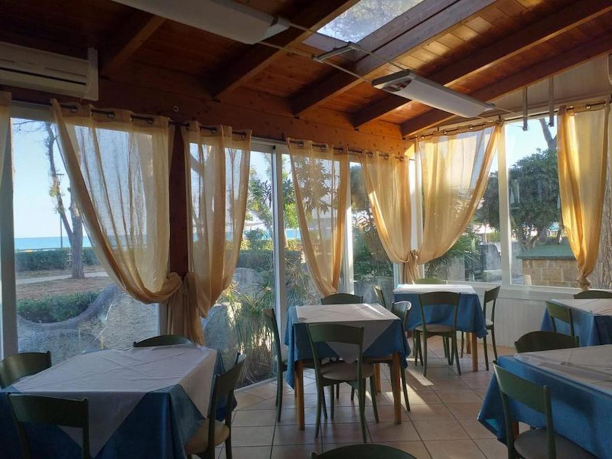 Room In Bb - Spacious Double Room Beside The Sea Pineto Dış mekan fotoğraf